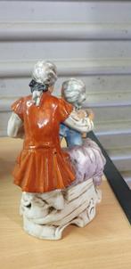 porseleinen antiek beeld man en vrouw, Verzamelen, Beelden en Beeldjes, Ophalen of Verzenden