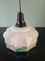 Antieke hanglamp van roze beschilderd opaline glas, Antiek en Kunst, Antiek | Lampen, Ophalen of Verzenden