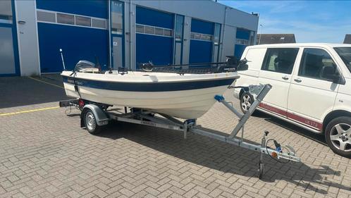 Vis boot/plezier boot, Watersport en Boten, Vis- en Consoleboten, Zo goed als nieuw, 10 tot 30 pk, 3 tot 6 meter, Benzine, Buitenboordmotor