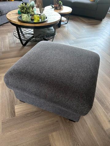 Mooie anthraciet hocker/ voetenbank z.g.a.n.