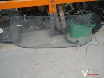 Mercedes w108 achter raam  beschikbaar voor biedingen