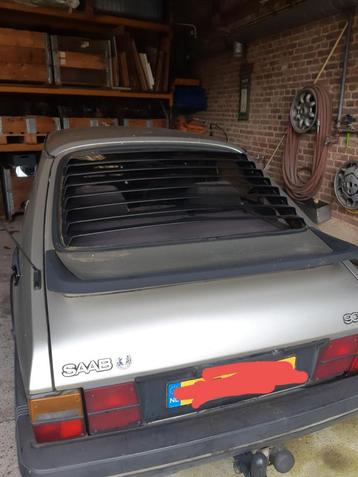 Louvres Saab 900 classic 