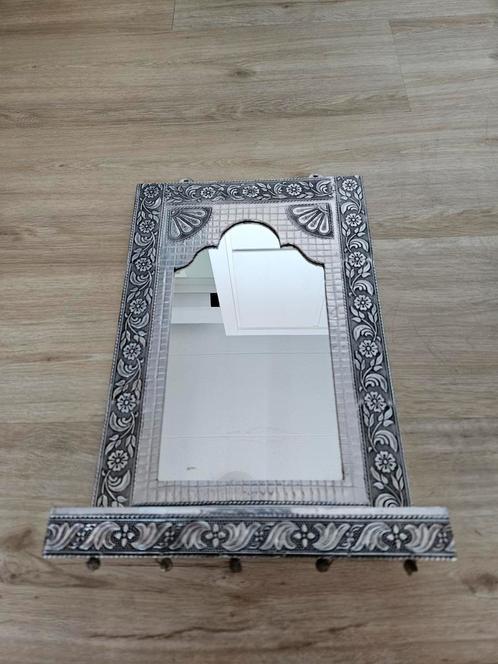 Bijzonder leuke Oosterse spiegel met plankje, Huis en Inrichting, Woonaccessoires | Spiegels, Gebruikt, Minder dan 50 cm, Minder dan 100 cm