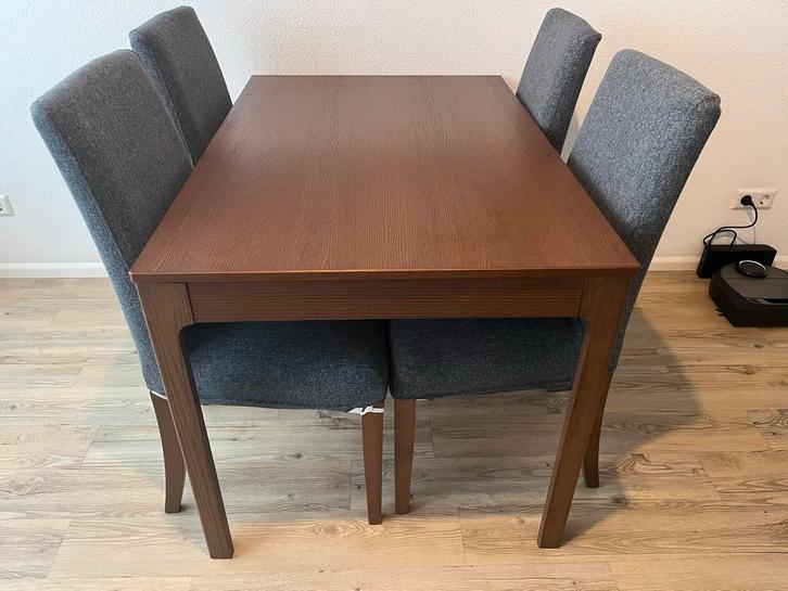 IKEA Eettafel met 4 Stoelen, Huis en Inrichting, Tafels | Eettafels, Zo goed als nieuw, 100 tot 150 cm, Vier personen, Rechthoekig