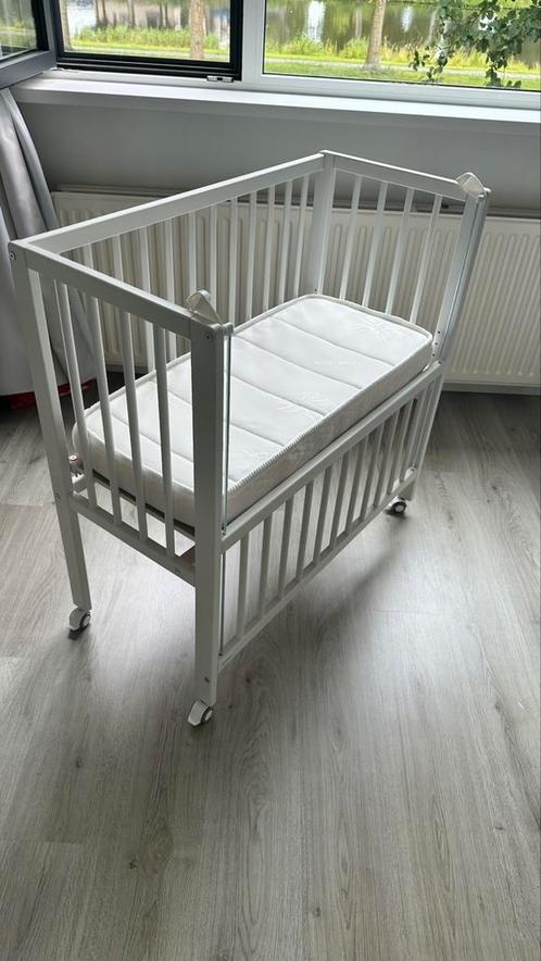 Wieg - Co-sleeper - 2 in 1 Incl. Matras en beddengoed, Kinderen en Baby's, Babywiegjes en Ledikanten, Zo goed als nieuw, Wieg