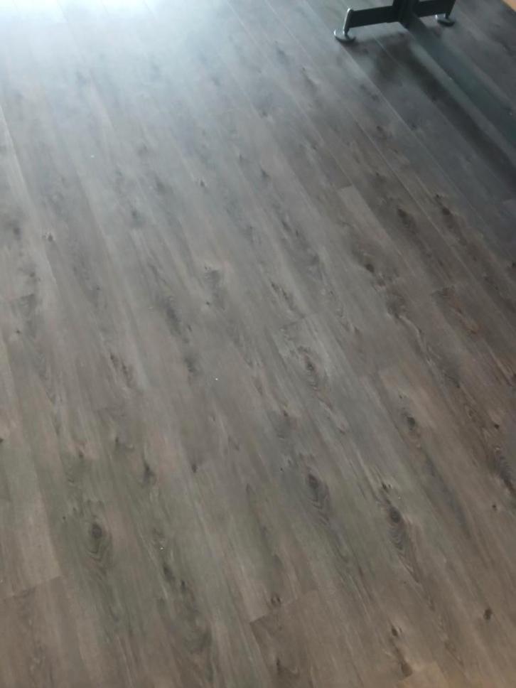 Grote kliklaminaatvloer oud eiken, 95m2 met geluiddempende, Huis en Inrichting, Overige Huis en Inrichting, Ophalen