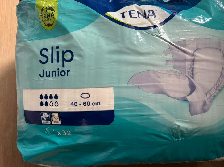 Tena slip junior luiers, Diversen, Verpleegmiddelen, Zo goed als nieuw, Ophalen of Verzenden