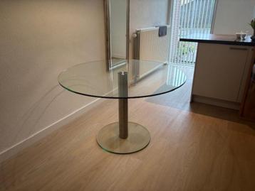 Ronde glazen designtafel Circle beschikbaar voor biedingen