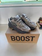 Yeezy boost 700 V2 Tephra, Ophalen of Verzenden, Zo goed als nieuw, Sneakers of Gympen