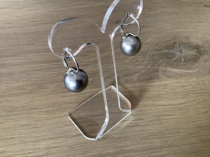 Zilverkleurige Oorbellen met Parels, Sieraden, Tassen en Uiterlijk, Oorbellen, Zo goed als nieuw, Hangers, Zilver, Ophalen of Verzenden