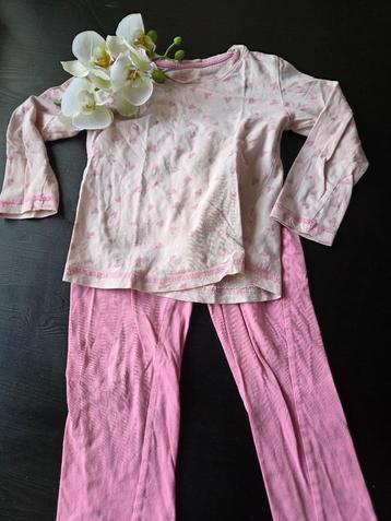 Hartjes pyjama beschikbaar voor biedingen