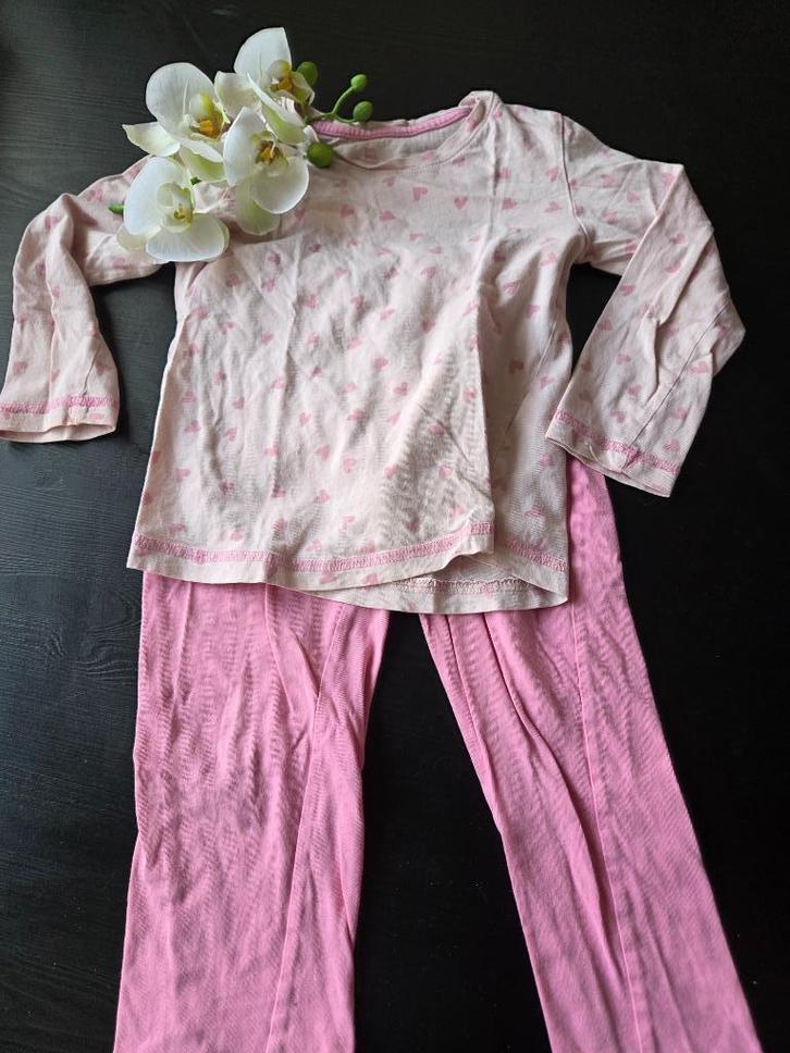 Hartjes pyjama, Kinderen en Baby's, Kinderkleding | Maat 98, Zo goed als nieuw, Meisje, Nacht- of Onderkleding, Ophalen of Verzenden