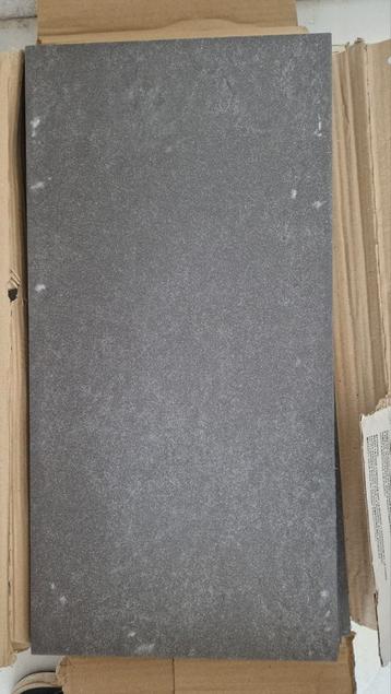 Grijze Vloertegels - 2 dozen beschikbaar voor biedingen