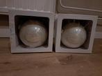 Twee grote parelmoer witte kerstballen 150 mm, Diversen, Kerst, Nieuw, Ophalen of Verzenden