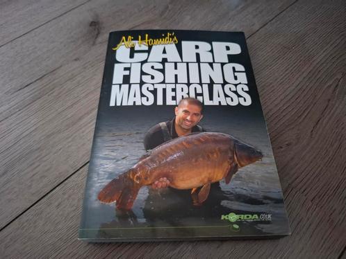Carp Fishing Masterclass - Ali Hamidi, Watersport en Boten, Hengelsport | Karpervissen, Zo goed als nieuw, Overige typen, Ophalen of Verzenden