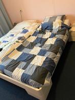 Wit bed met nachtkastje. Auping verstelbare spieraal bodems, 180 cm, Gebruikt, Wit, Hout