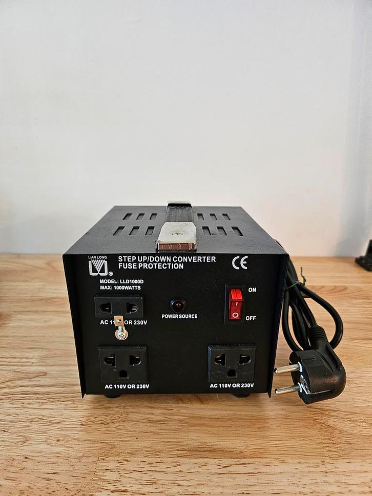 1000W Omvormer USA-EU, Zo Goed Als Nieuw, Audio, Tv en Foto, Converters, Ophalen of Verzenden