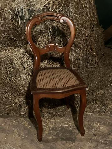 Biedermeier stoel beschikbaar voor biedingen