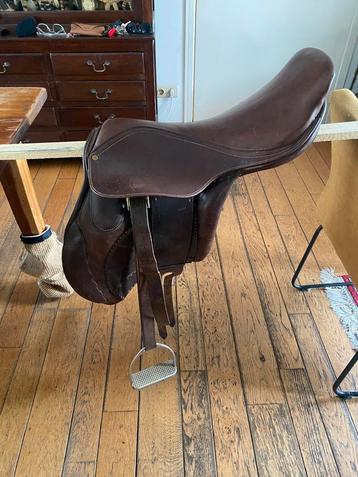 Zadel paard pony 16,5 inch dressuur Coracero ruiter rijden beschikbaar voor biedingen