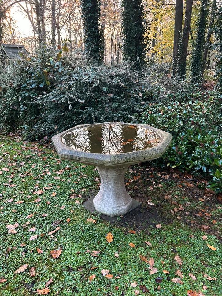 Betonnen Fontein / Vogeldrenkbad met Sproeier, Tuin en Terras, Tuinbeelden, Gebruikt, Overige typen, Beton, Ophalen
