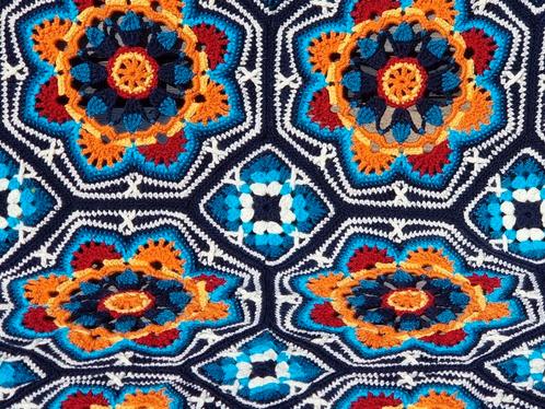 ️Gehaakte deken/plaid Persian tiles. Handgemaakt., Huis en Inrichting, Woonaccessoires | Plaids en Woondekens, Zo goed als nieuw
