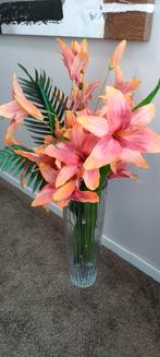 Hoge vaas met kunstbloemen, Ophalen, Zo goed als nieuw