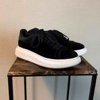 Alexander Mcqueen fluweel maat 39, Zwart, Ophalen of Verzenden, Sneakers of Gympen, Zo goed als nieuw