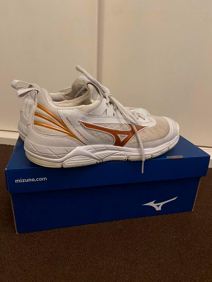 Mizuno Wave Volleybalschoenen, Sport en Fitness, Volleybal, Zo goed als nieuw, Schoenen, Ophalen of Verzenden