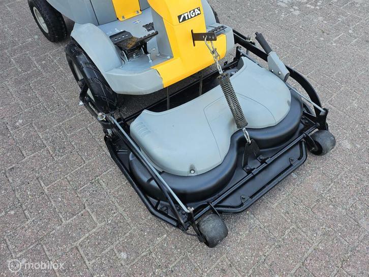 Zitmaaier  frontmaaier  stiga ready   lhydro, Tuin en Terras, Zitmaaiers, Zo goed als nieuw, Elektrische starter, Mulchfunctie