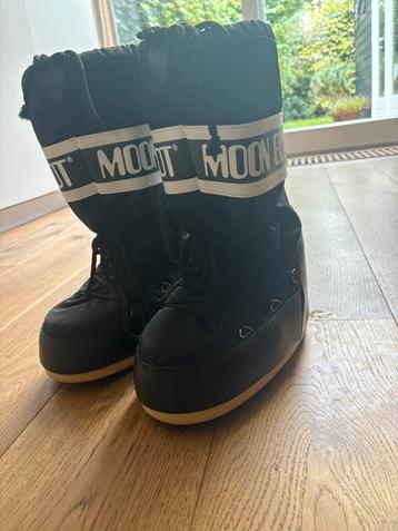 Moonboots beschikbaar voor biedingen
