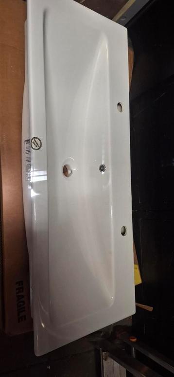 Nieuwe keramische wastafel 100x40x13 beschikbaar voor biedingen