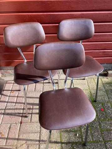 Retro eetkamer stoelen bruin 3 stuks beschikbaar voor biedingen