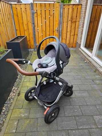 Kinderwagen en newborn autostoel beschikbaar voor biedingen