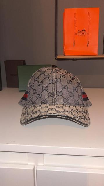 Lichtblauwe gucci pet beschikbaar voor biedingen