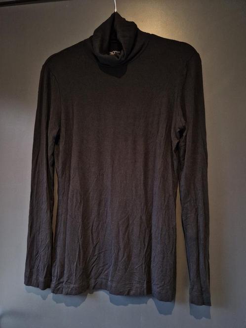 Zwart shirtje met col van Blacky Dress Berlin ZGAN Maat 36, Kleding | Dames, T-shirts, Zo goed als nieuw, Maat 36 (S), Zwart, Lange mouw