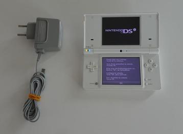 Nintendo DSi in het Wit met Oplader beschikbaar voor biedingen