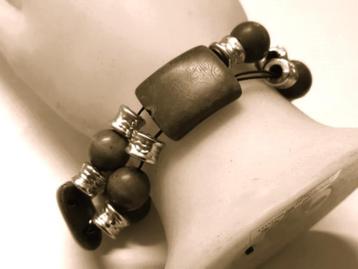Leuke armband met groenige stenen  beschikbaar voor biedingen