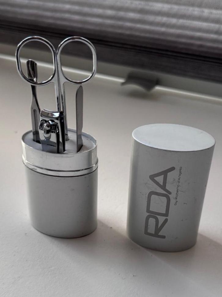 Manicure/Pedicure Set in Aluminium Koker - RDA, Sieraden, Tassen en Uiterlijk, Uiterlijk | Lichaamsverzorging, Zo goed als nieuw