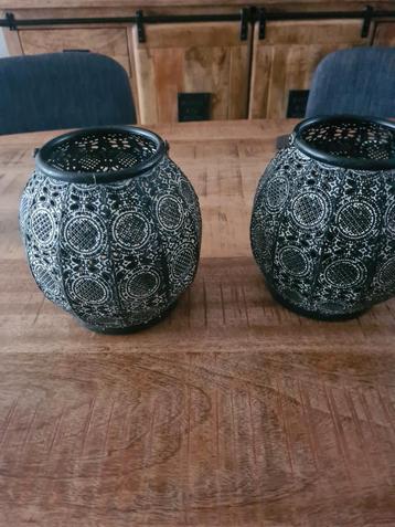 2 sfeervolle windlichten  beschikbaar voor biedingen