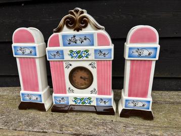Vintage kaststel/schouwstel met klokje + 2 vazen beschikbaar voor biedingen