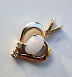 Gouden hanger hartje 10 karaat met opaal en 2 diamantjes, Ophalen of Verzenden, Zo goed als nieuw