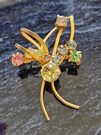 Vintage Broche met Pastel Strass, Gebruikt, Geel, Minder dan 4 cm, Ophalen of Verzenden