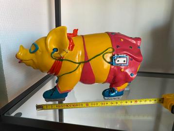 Art Deco Crazy Spaarpot Varken met Walkman beschikbaar voor biedingen