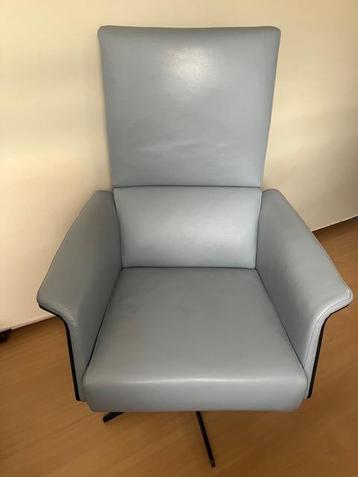 Design laatste week. Leren stoelen. beschikbaar voor biedingen