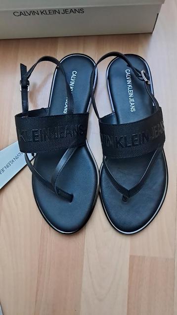 Calvin Klein slippers  beschikbaar voor biedingen