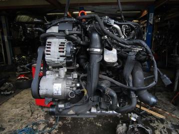 Motor van een Volkswagen Golf beschikbaar voor biedingen