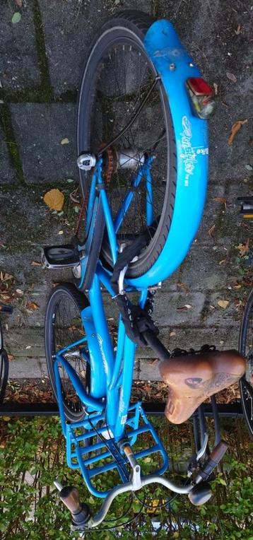 Twee jongen fietsen - 35 of 45 beschikbaar voor biedingen