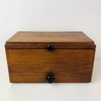 Antieke houten schilderdoos / schilderkist met bakeliet knop, Hobby en Vrije tijd, Schilderen, Ophalen of Verzenden, Zo goed als nieuw