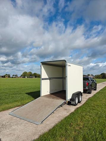 Henra gesloten aanhanger met laadklep  beschikbaar voor biedingen