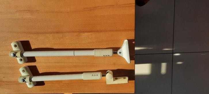 twee witte telescopische AXA raamuitzetters, Doe-het-zelf en Verbouw, Glas en Ramen, Gebruikt, Overige typen, Ophalen of Verzenden